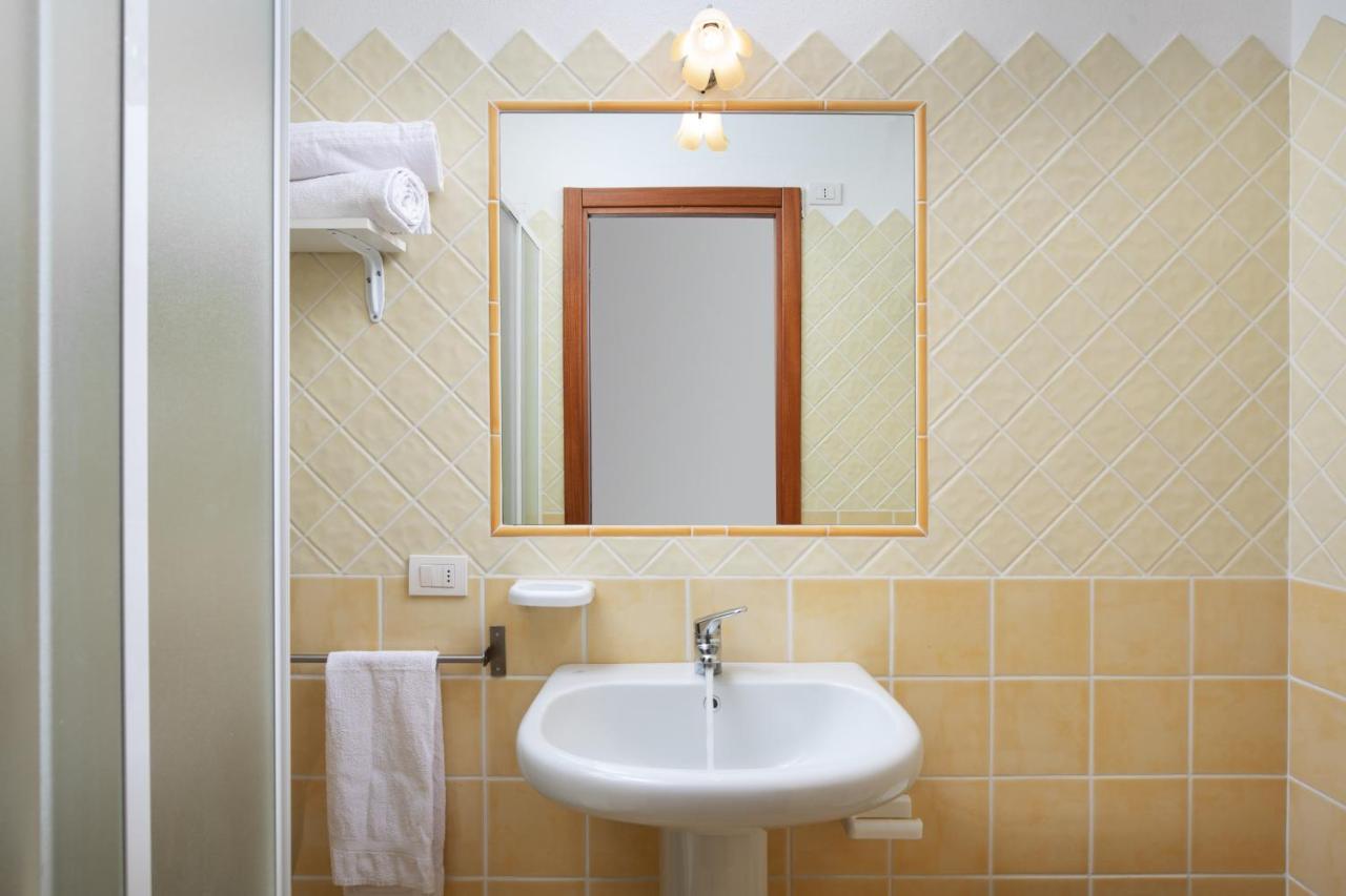 Homey Experience - Central Stay La Maddalena  Exterior foto